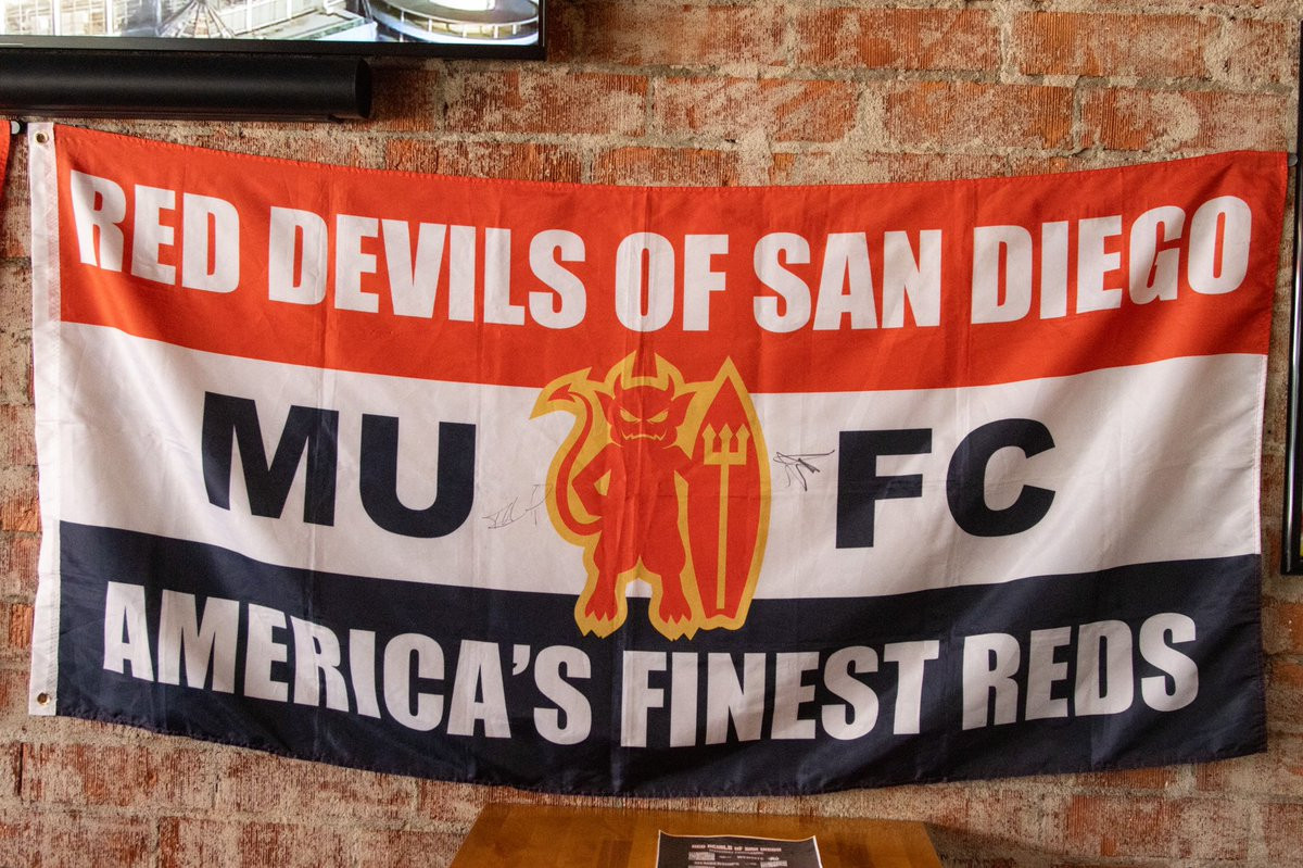 Biểu tượng Quỷ đỏ trên nền đen