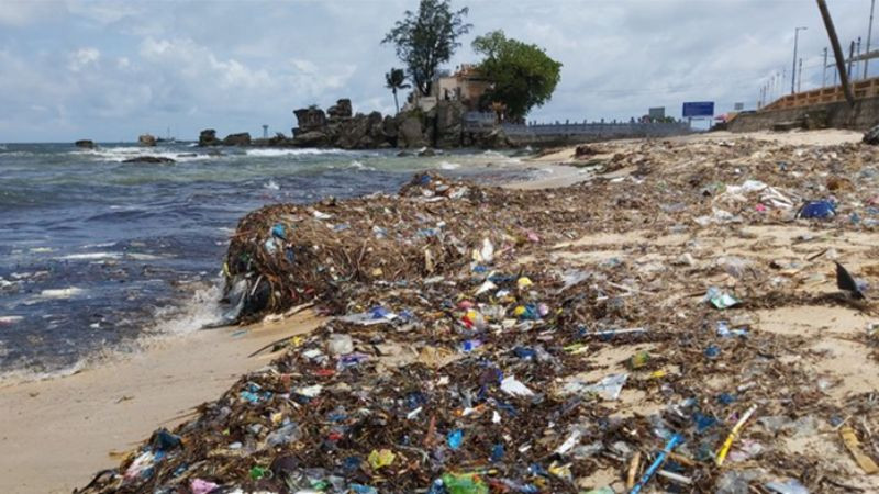 Bờ biển ngập rác, đe dọa hệ sinh thái biển