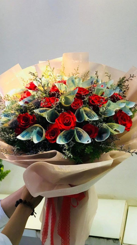 Tuyển Chọn Hình Ảnh Tiền 500k Đẹp Thịnh Vượng Bó hoa tiền 500k được gói đơn giản nhưng sang trọng với giấy gói màu be
