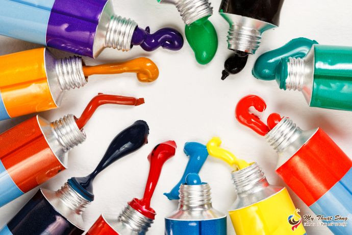 Bộ màu nước dạng tuýp với các màu sắc rực rỡ sẵn sàng để pha