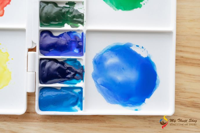 Bộ màu nước và cọ vẽ chuyên dụng