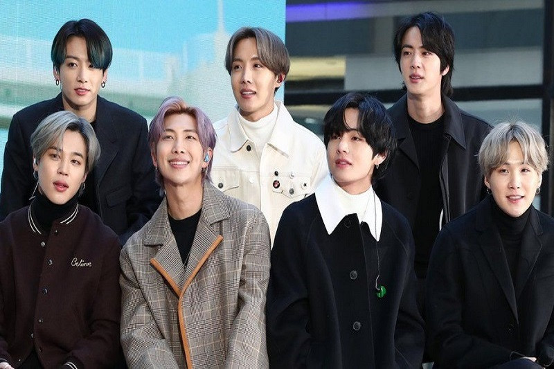 BTS tương tác vui vẻ, thể hiện sự gần gũi với fan