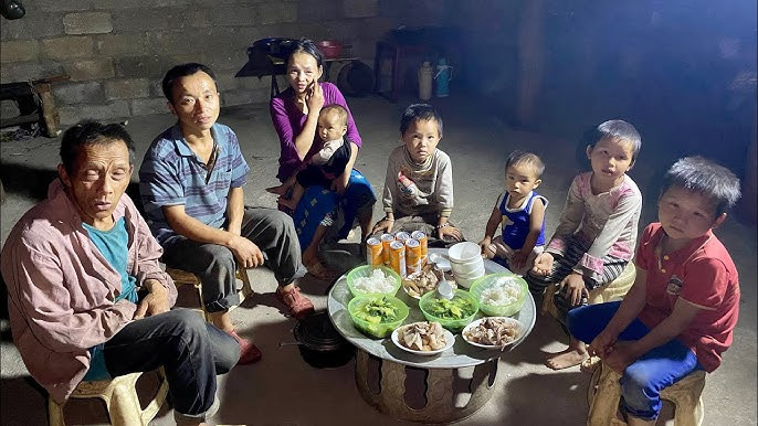 Bữa cơm gia đình giản dị đầy yêu thương