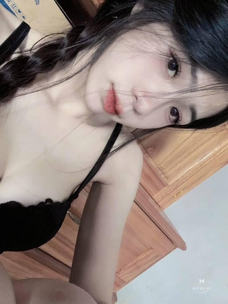 Bức ảnh cận mặt thể hiện ánh mắt và thần thái cuốn hút