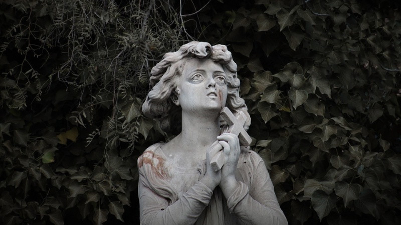 Vẻ Đẹp Vượt Thời Gian Của Ảnh Trắng Đen Bức ảnh chân dung đen trắng ấn tượng với biểu cảm sâu sắc