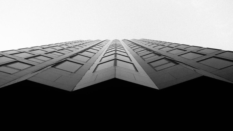 Vẻ Đẹp Vượt Thời Gian Của Ảnh Trắng Đen Bức ảnh đường phố đơn sắc thể hiện sự tương phản