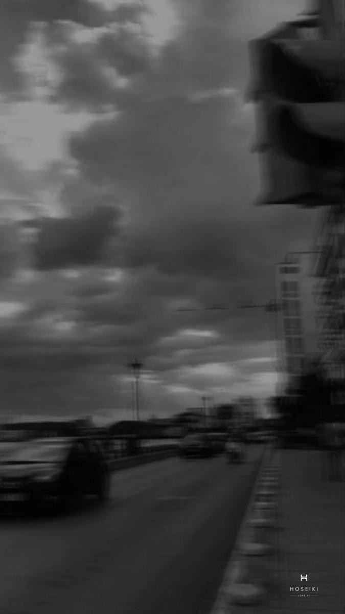 Bức ảnh nền buồn phản ánh những suy tư, nỗi niềm.