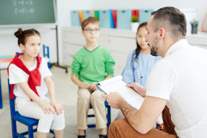 Buổi tham vấn **tâm lý học** đường, giúp học sinh giải quyết các vấn đề tinh thần.