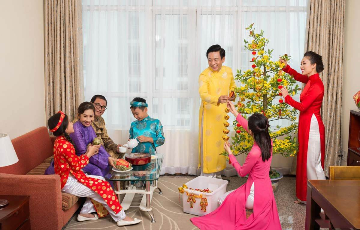 Cả nhà háo hức và tràn đầy năng lượng trong không khí Tết đến xuân về