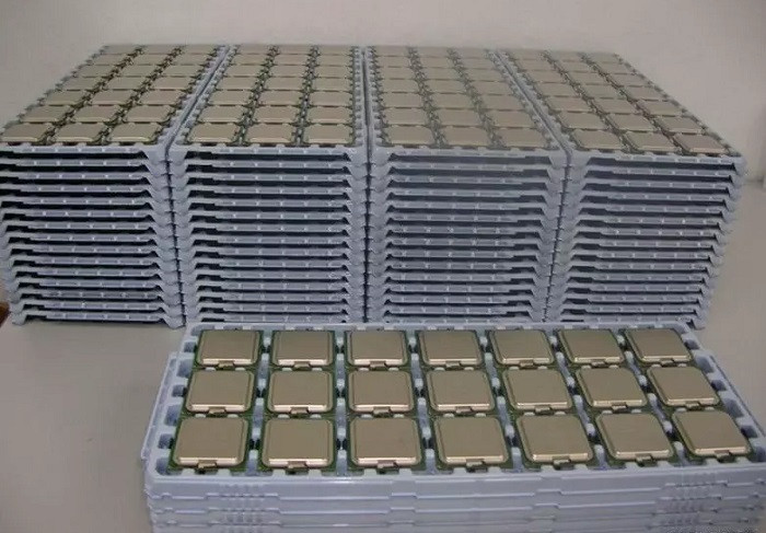 Các chip CPU phiên bản Tray được đóng gói số lượng lớn, không kèm hộp và quạt tản nhiệt