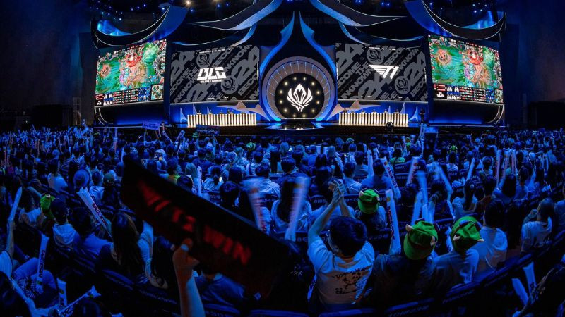 Các đội tuyển Liên Minh Huyền Thoại hàng đầu từ LPL và LCK, những khu vực chịu ảnh hưởng bởi thể thức Fearless Draft 2025.