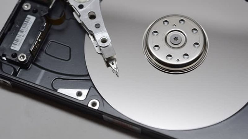 Các thông số kỹ thuật quan trọng cần biết khi chọn mua ổ cứng HDD như dung lượng, tốc độ, giao tiếp