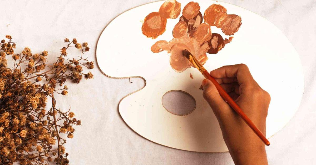 Làm thế nào để điều chỉnh sắc thái màu vàng nhạt bằng cách thêm một lượng nhỏ màu khác