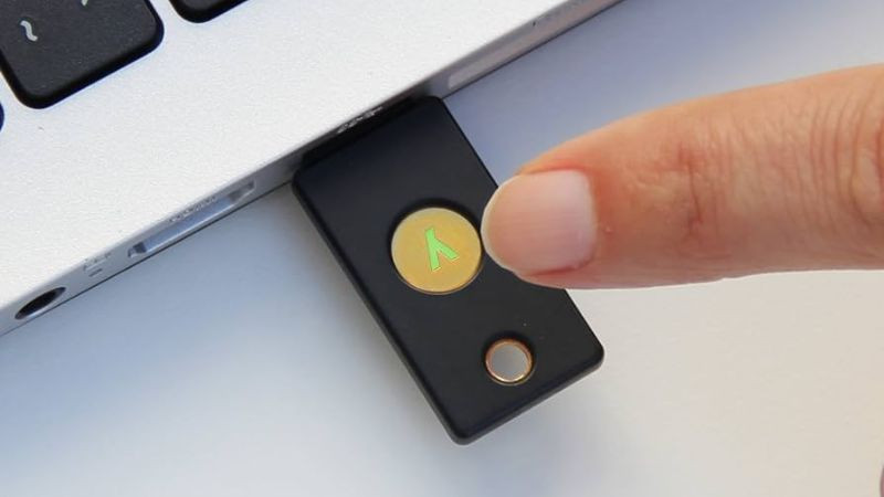 Cần bảo quản và lưu trữ thiết bị YubiKey cẩn thận để tránh mất mát, đảm bảo an toàn cho tài khoản.