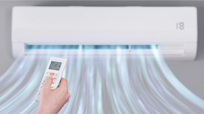 Cận cảnh màn hình điều khiển điều hòa hiển thị chế độ Auto, nhấn mạnh vai trò của chế độ này trong việc duy trì hoạt động ổn định và tăng độ bền cho máy