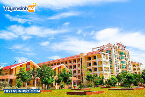 Cận cảnh một tòa nhà trong khuôn viên Trường Đại học Tây Bắc