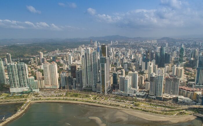 Cảng và tòa nhà hiện đại ở Panama, nổi tiếng là thiên đường thuế