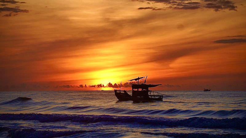 Cảnh bình minh rực rỡ trên mặt biển, hình ảnh biển đẹp đầy sức sống