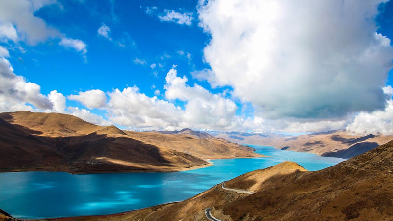 Cảnh buồn đẹp với phong cảnh mờ ảo và ánh sáng