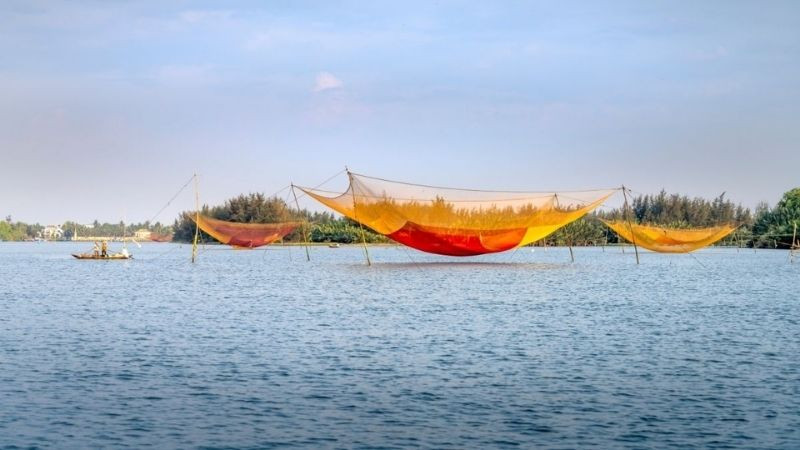 Cảnh đánh bắt cá ở Cửa Đại, Hội An