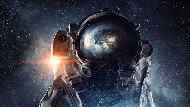 Cảnh phi hành gia nhìn qua cửa sổ tàu vũ trụ với vẻ trầm ngâm