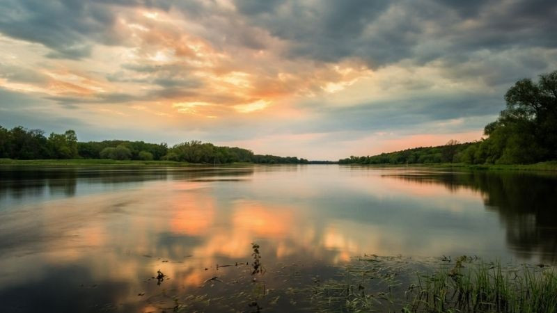 Cảnh sông nước êm đềm nơi quê nhà