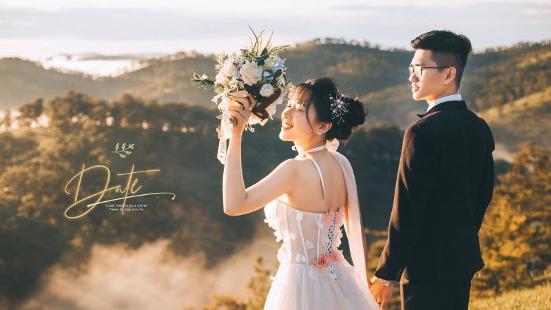 Cặp đôi lãng mạn chụp ảnh cưới tại đồi thông Đà Lạt