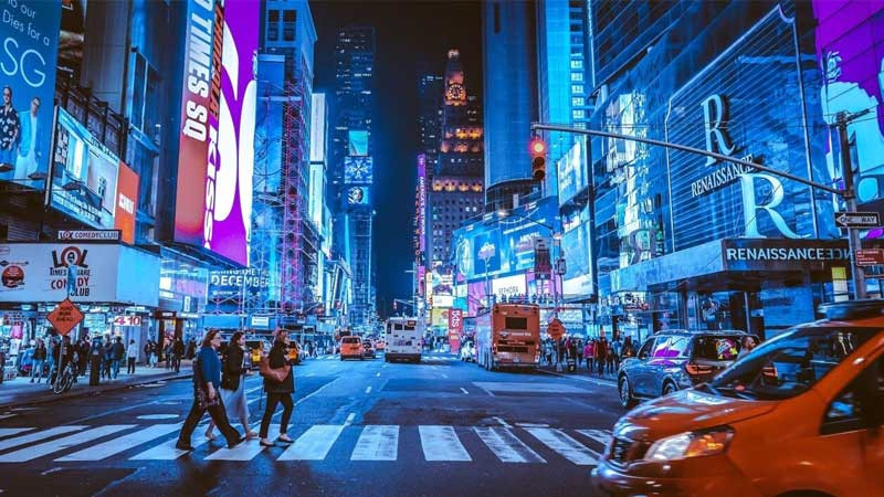 Cầu Brooklyn và đường chân trời Manhattan nhìn từ Brooklyn vào buổi tối