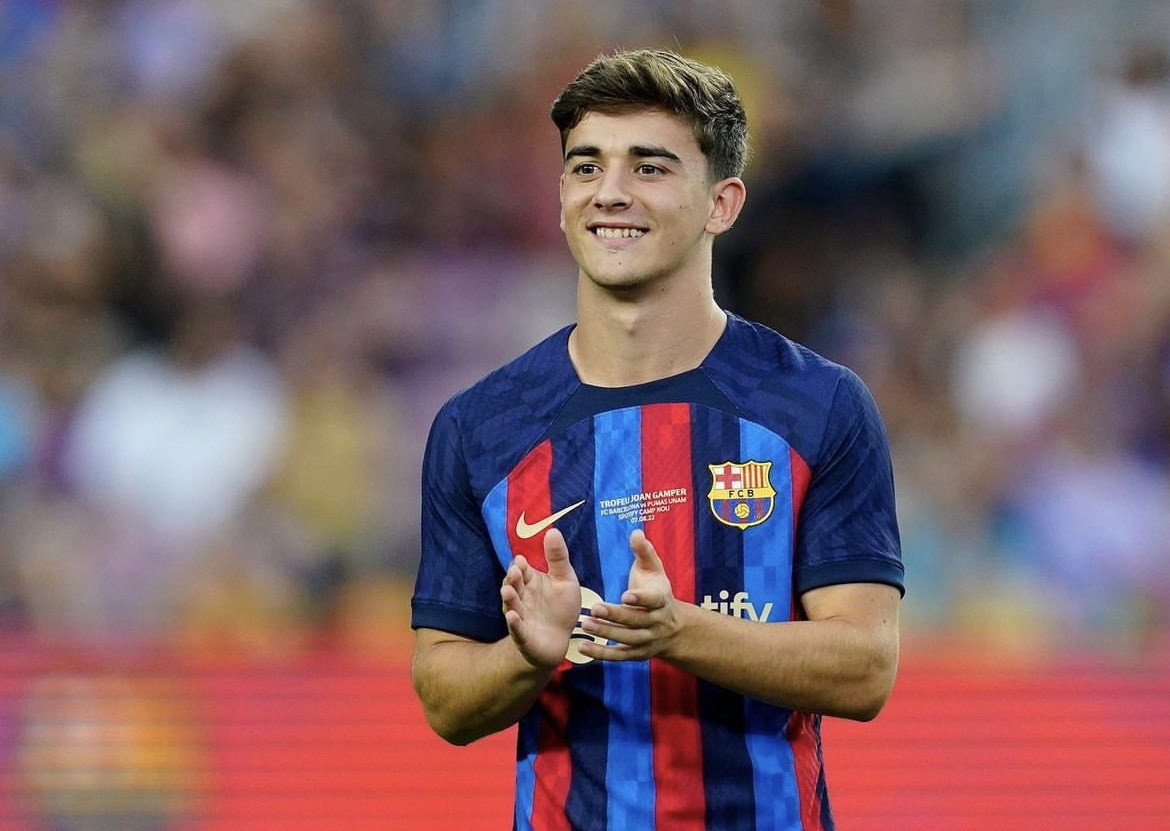 Cầu thủ chuyên nghiệp nở nụ cười sau trận đấu