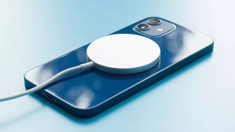 Cấu trúc nam châm hình tròn bên trong iPhone hỗ trợ công nghệ MagSafe