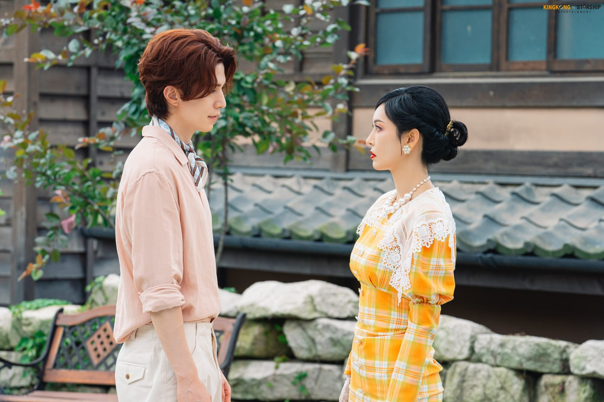 Chân dung nhân vật nổi tiếng làm ảnh bìa Facebook