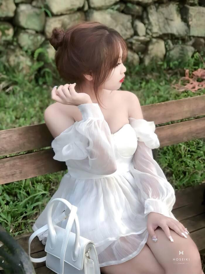 Chân dung với ánh mắt sâu thẳm, tạo vẻ bí ẩn và cuốn hút