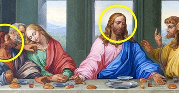 Chi tiết bàn tay Chúa Jesus và Judas cùng vươn tới miếng bánh, khắc họa lời tiên tri trong Bữa tiệc cuối cùng