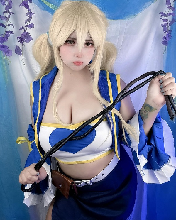 Chi tiết tóc và trang phục cosplay Lucy Heartfilia được làm tỉ mỉ