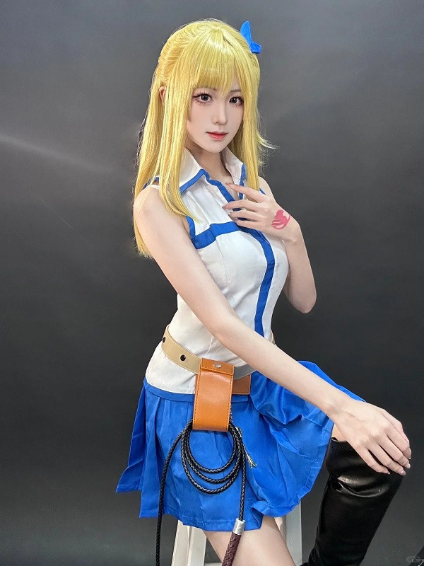 Chi tiết trang phục cosplay Lucy Heartfilia được tái hiện một cách tinh tế