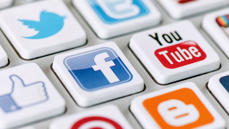 Chia sẻ niềm vui và thành công với bạn bè một cách tích cực, ngay cả khi dùng từ GATO bông đùa