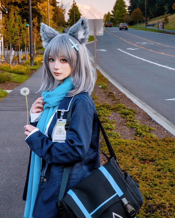 Chiếc tai nghe biểu tượng không thể thiếu khi cosplay Shiroko