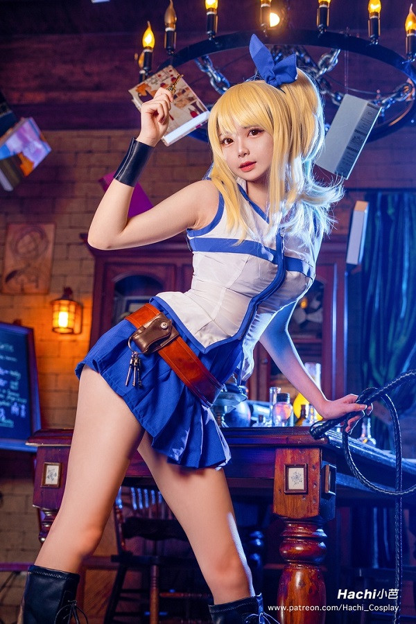 Chiếc váy xanh nổi bật trong phiên bản cosplay Lucy Heartfilia