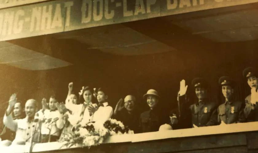 Chiến sĩ Việt Minh nghỉ ngơi trong hầm hào tại mặt trận Điện Biên Phủ