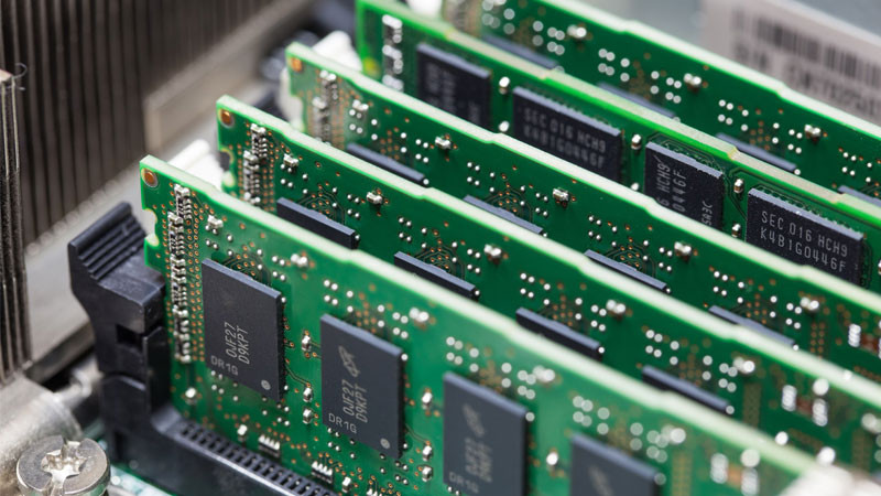 Chip nhớ trên thanh RAM thể hiện dung lượng bộ nhớ cao