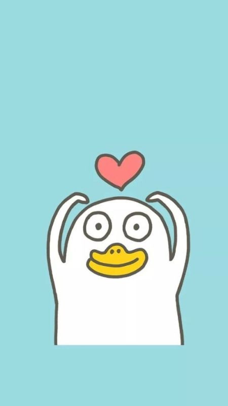 Chú vịt trắng con đứng trên bãi cỏ xanh, ảnh màu trắng