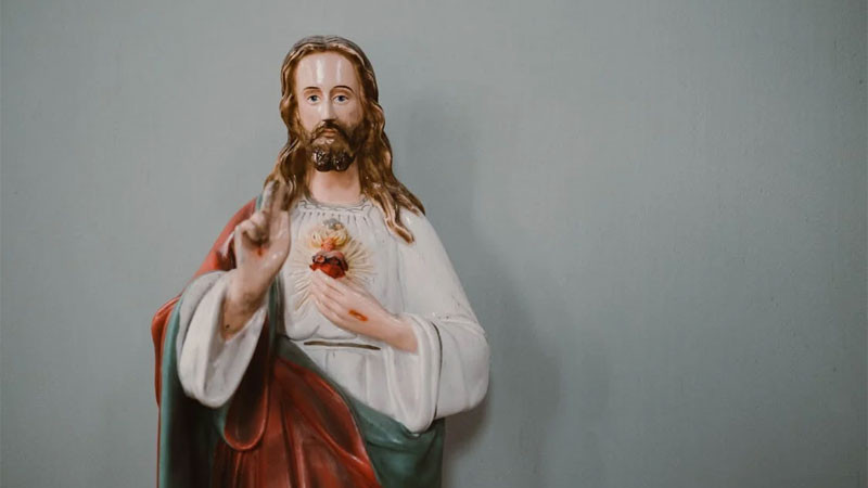 Chúa Giêsu ban phước vẻ mặt hiền từ