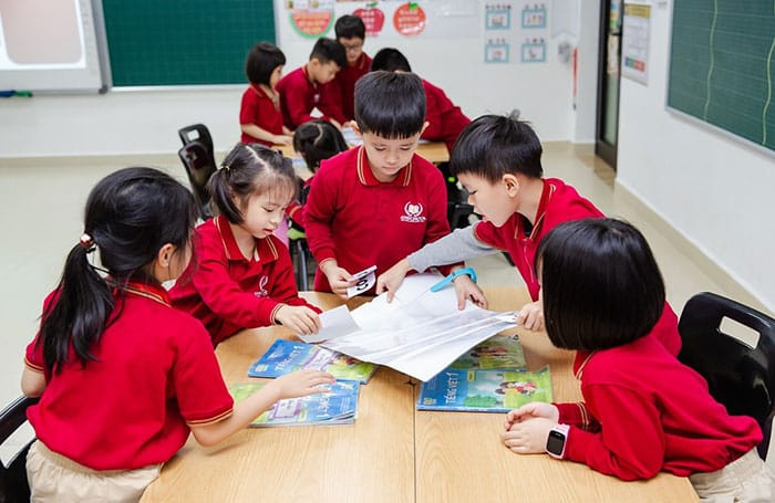 Chuẩn bị hồ sơ đăng ký tuyển sinh lớp 1 song ngữ cho trẻ