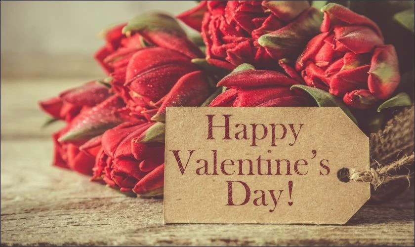Chúc mừng ngày Valentine bằng tiếng Anh trên nền trái tim