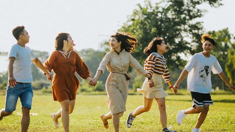 Chụp ảnh nhóm tại khu cắm trại