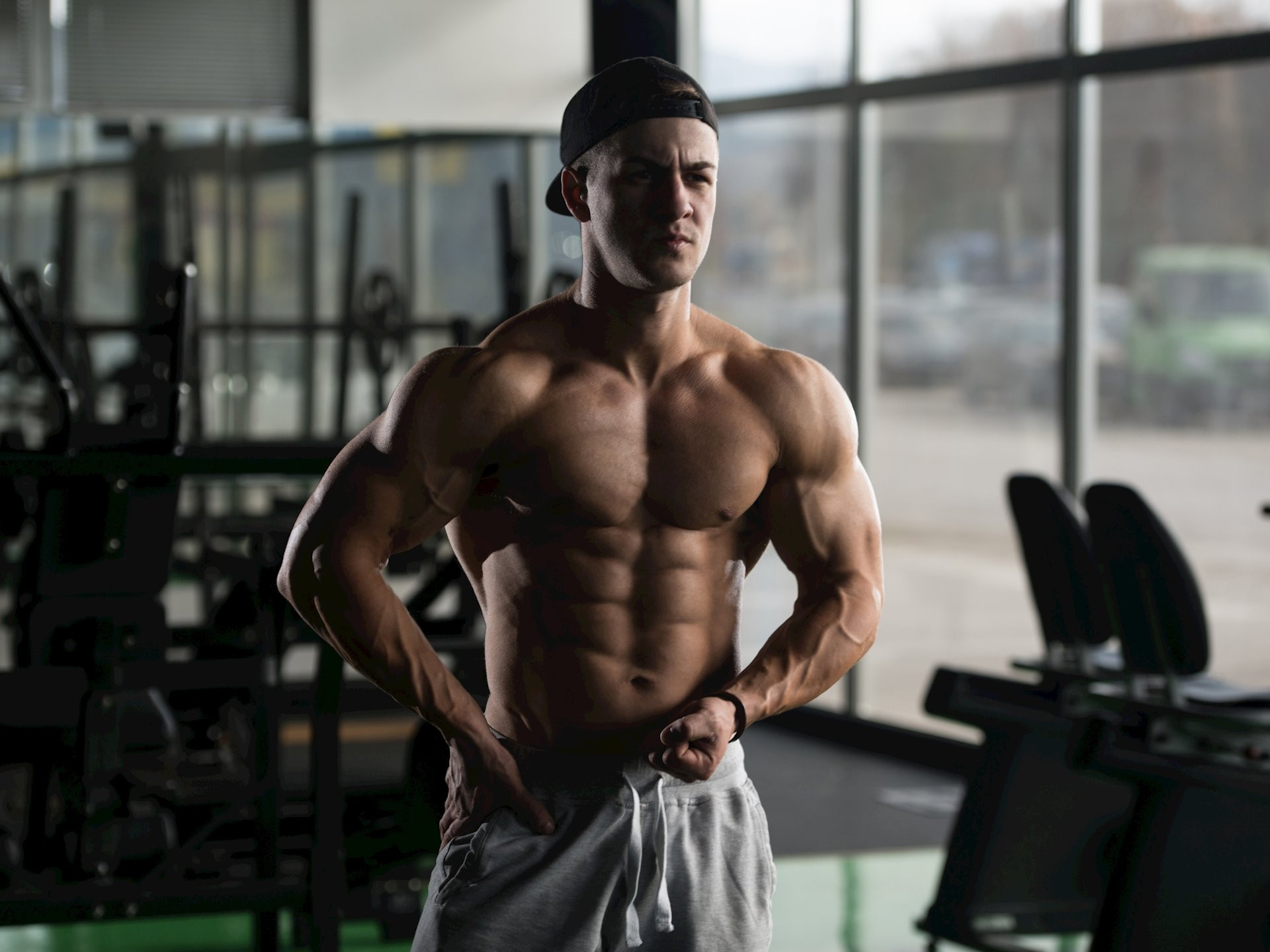 Cơ bụng 6 múi với đường nét săn chắc và rõ ràng