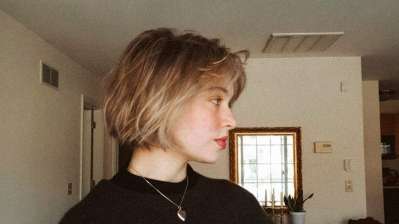 Tổng Hợp Những Bộ Ảnh Ngầu Nữ Đẹp Nhất Cho Bạn Cô gái tóc bob ngắn với thần thái lạnh lùng và phong cách ấn tượng