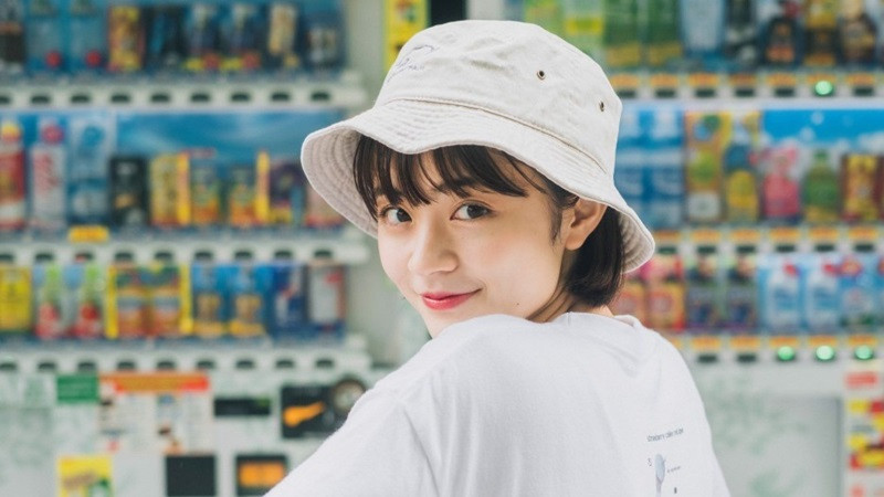 Tổng Hợp Những Bộ Ảnh Ngầu Nữ Đẹp Nhất Cho Bạn Cô gái trẻ tạo dáng đầy tự tin, thể hiện cá tính độc đáo và gu thời trang riêng qua bức ảnh ngầu