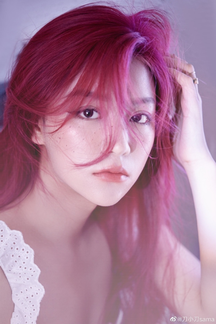 Cô gái xinh TikTok thần thái lạnh lùng đầy cuốn hút