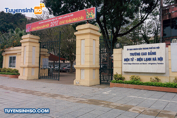 Cổng chính Trường Cao đẳng Điện tử - Điện lạnh Hà Nội